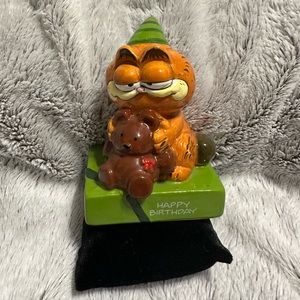 Retro Garfield Figurine